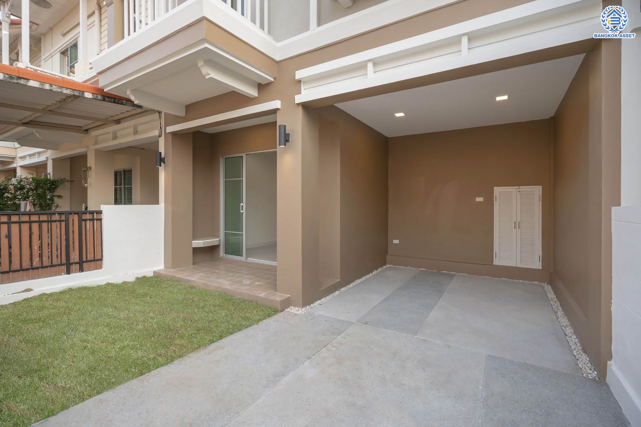 บ้านมือสองตกแต่งใหม่ แบรนด์ Property Perfect ม.เดอะวิลล่า ราชพฤกษ์-ท่าอิฐ ทาวน์เฮ้าส์ เนื้อที่ 18 ตร.ว. ฟังก์ชัน 3 ห้องนอน 2 ห้องน้ำ 1 ที่จอดรถ บนทำเลเชื่อมต่อทั้งถนนรัตนาธิเบศร์ และถนนราชพฤกษ์ และเพียง 10 นาทีถึงรถไฟฟ้า "สถานีบางรักน้อยท่าอิฐ"